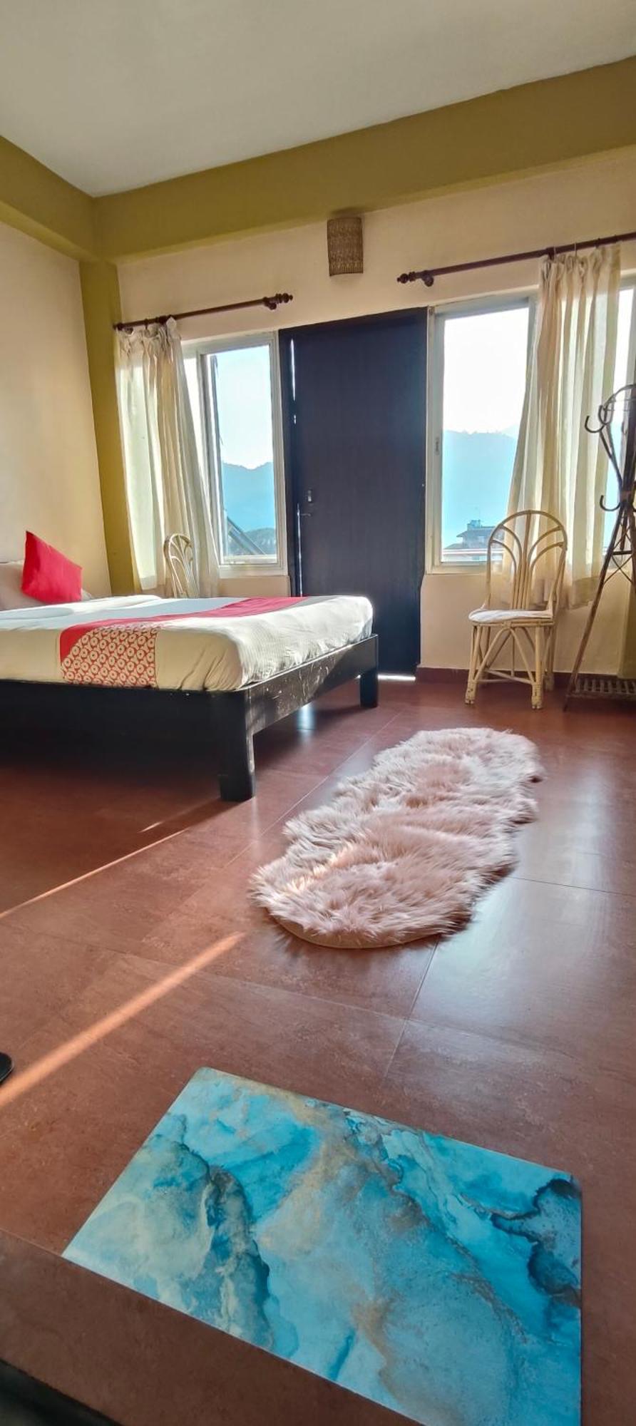 Hotel August International Pokhara Extérieur photo